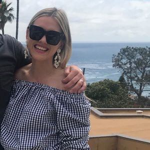 Meet your Posher, Hiliary